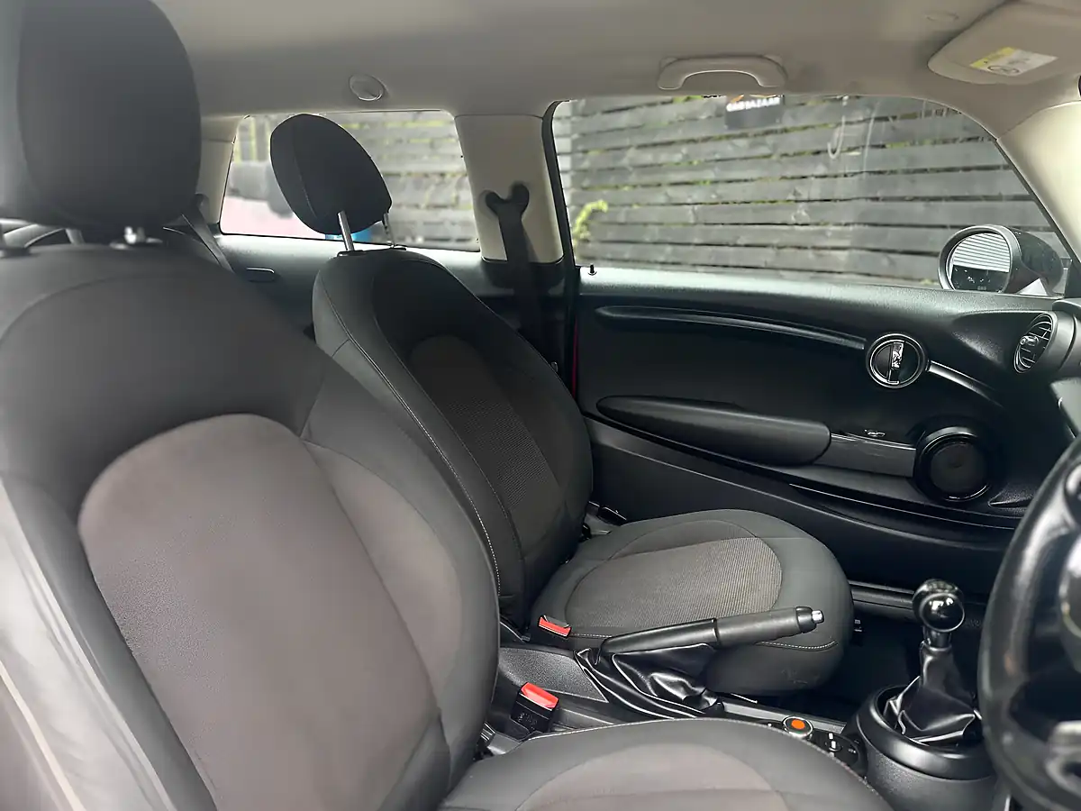 Used 2018 MINI Hatch Cooper Red - Interior and Exterior details 6