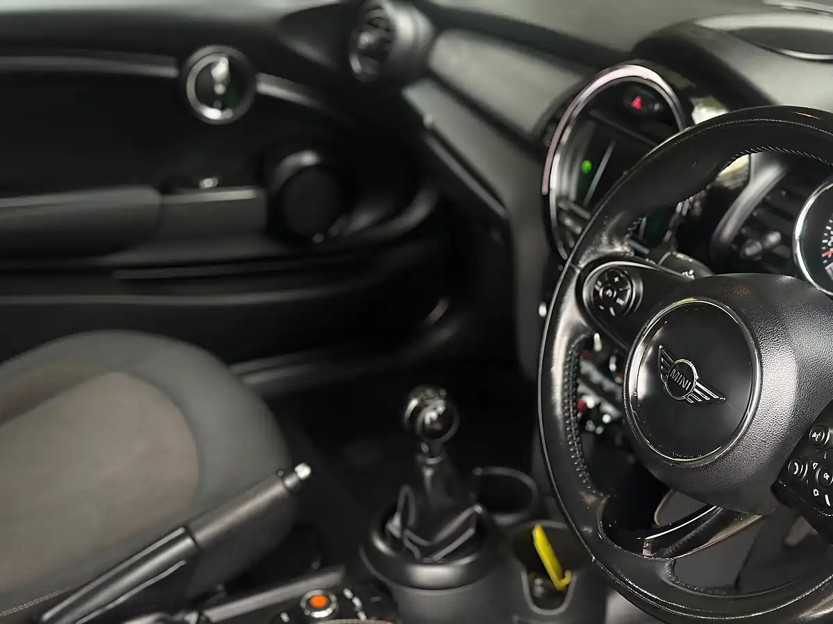 Used 2018 MINI Hatch Cooper Red - Interior and Exterior details 9