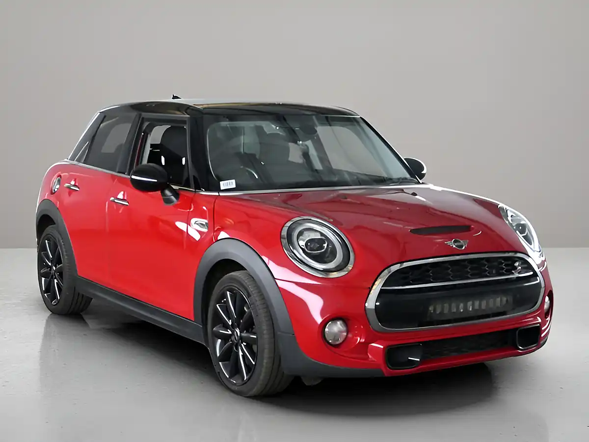 Used 2018 MINI Hatch Cooper S Chili Red - Front View