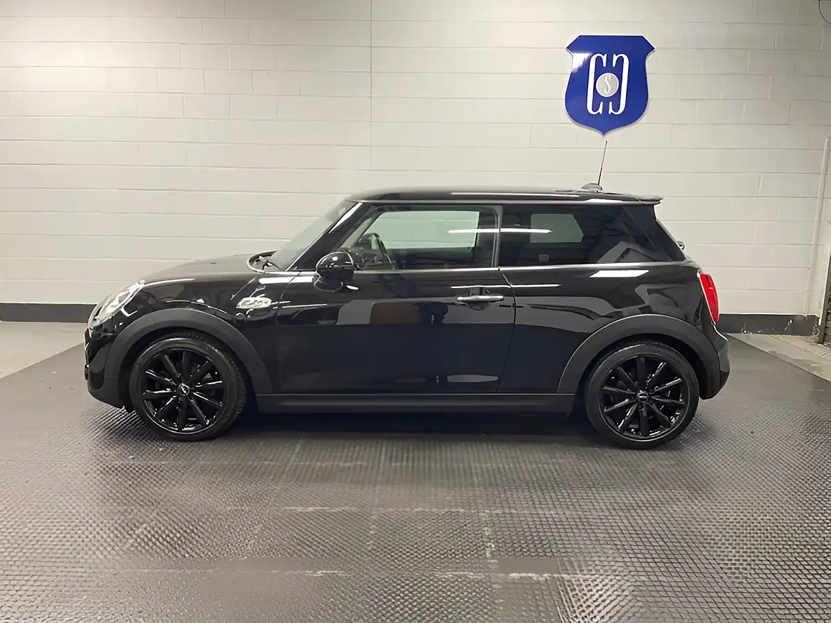 Used 2018 MINI Hatch Cooper S Midnight Black Metallic - Interior and Exterior details 5