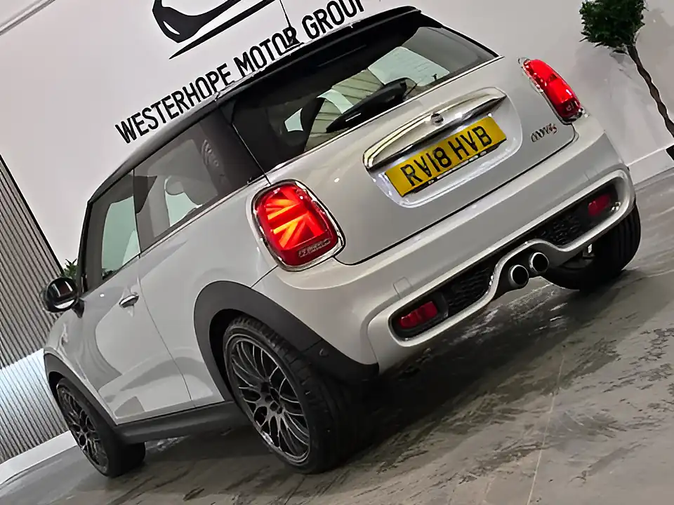 Used 2018 MINI Hatch Cooper S Silver - Interior and Exterior details 17