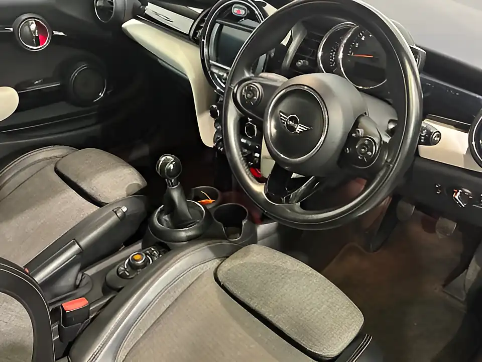 Used 2018 MINI Hatch Cooper S Silver - Interior and Exterior details 3
