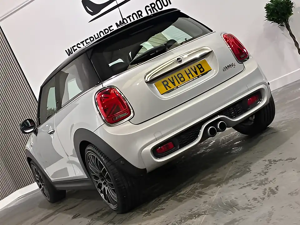 Used 2018 MINI Hatch Cooper S Silver - Interior and Exterior details 8