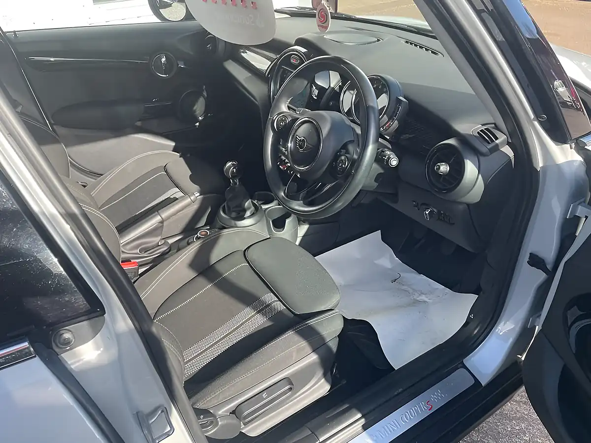 Used 2018 MINI Hatch Cooper S Silver - Interior and Exterior details 12