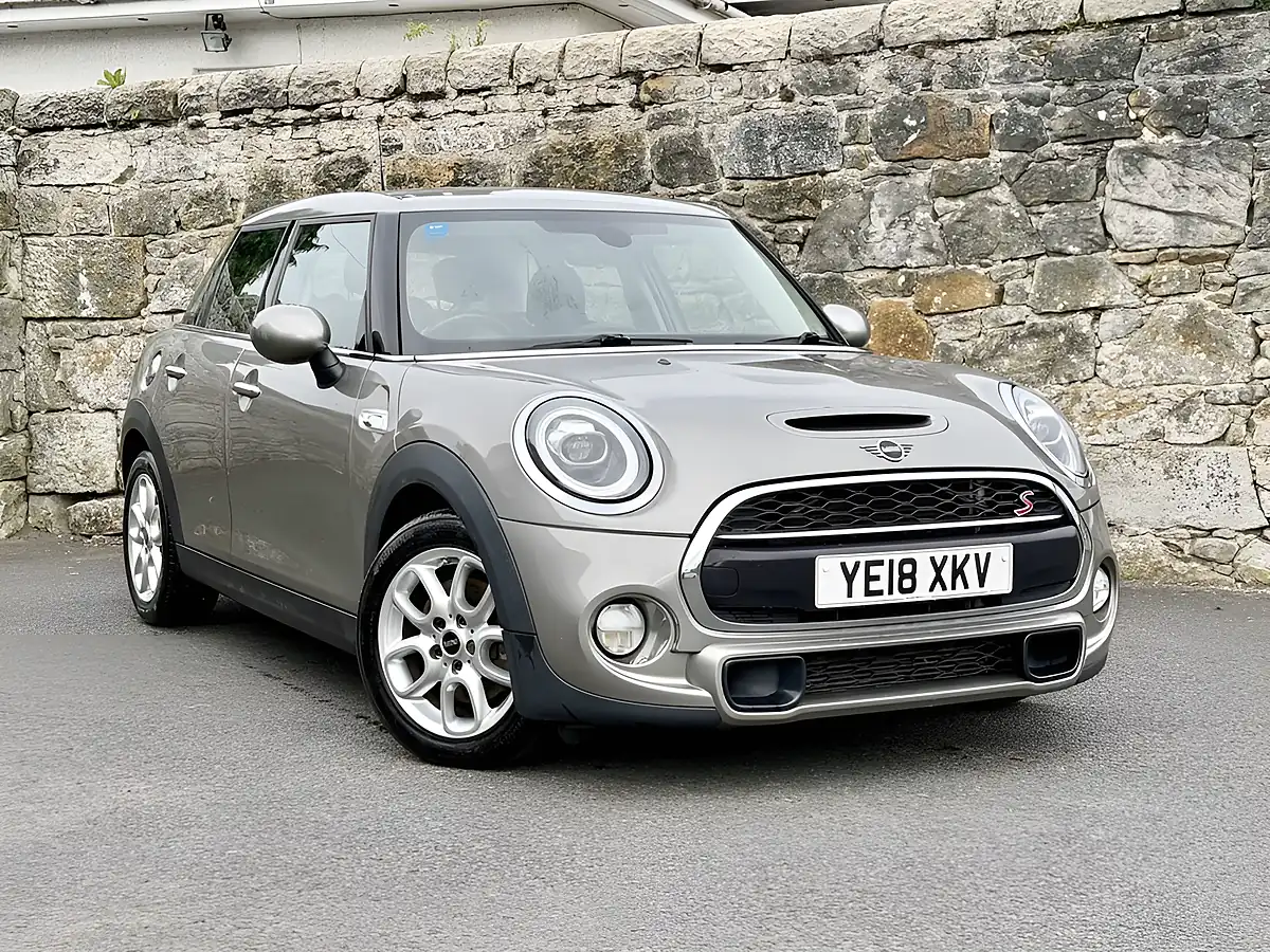Used 2018 MINI Hatch Cooper S Silver - Front View
