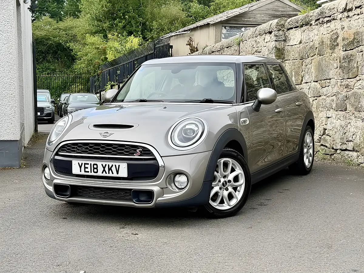 Used 2018 MINI Hatch Cooper S Silver - Interior and Exterior details 4
