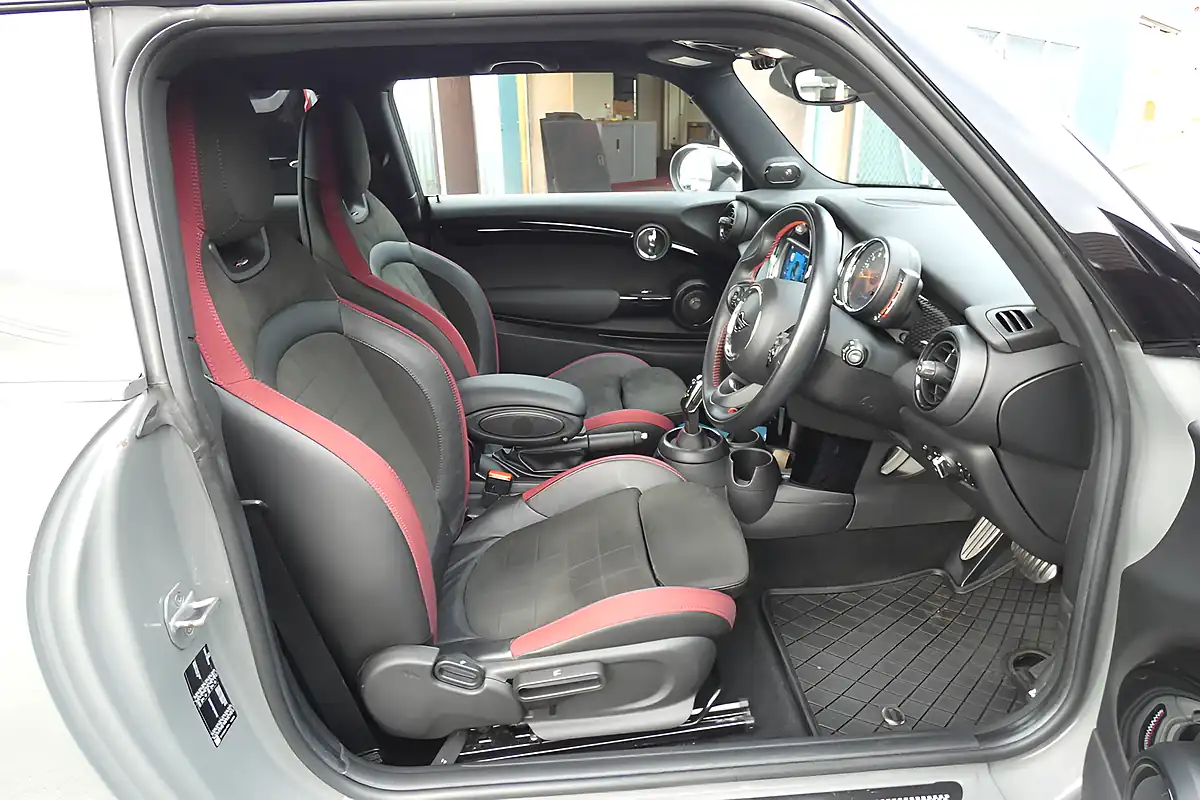 Used 2018 MINI Hatch Cooper S Sport Moonwalk Grey - Interior and Exterior details 10