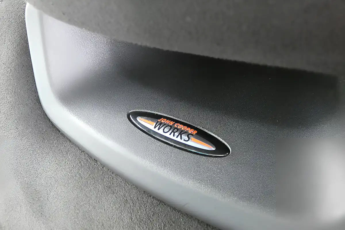 Used 2018 MINI Hatch Cooper S Sport Moonwalk Grey - Interior and Exterior details 14