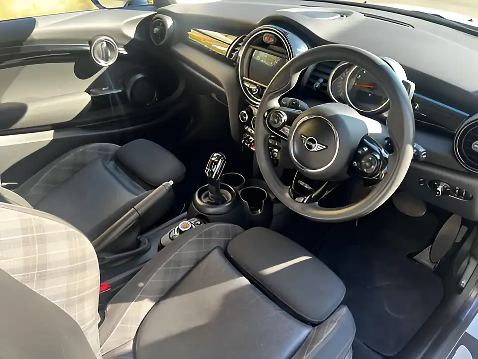 Used 2018 MINI Hatch Cooper S White Silver - Interior and Exterior details 11