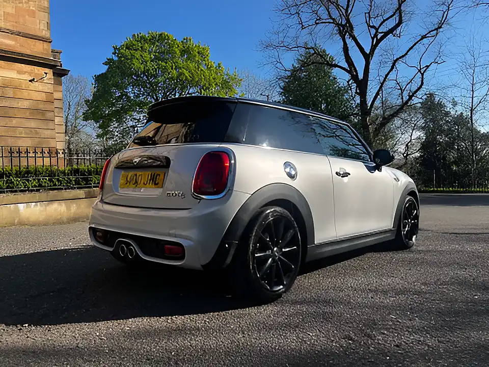 Used 2018 MINI Hatch Cooper S White Silver - Interior and Exterior details 7