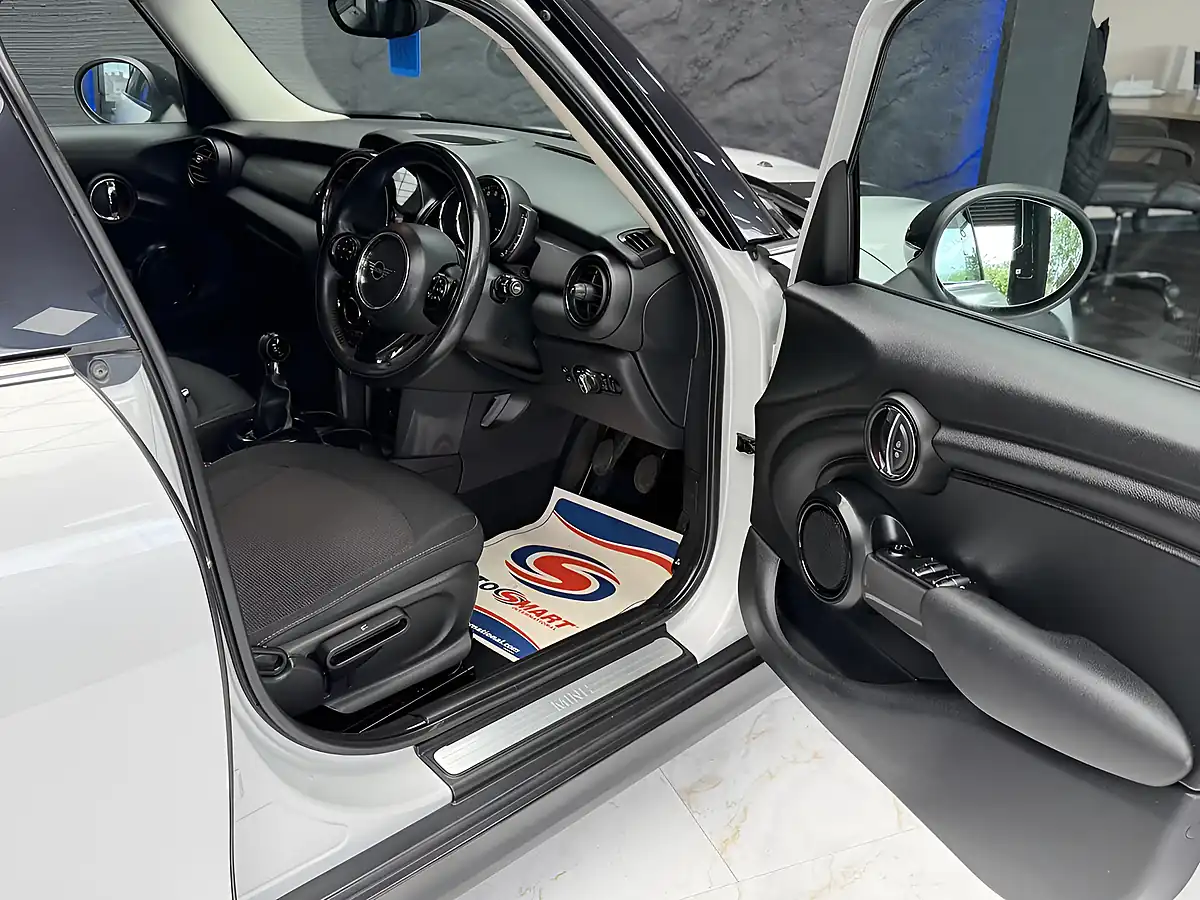 Used 2018 MINI Hatch Cooper Silver - Interior and Exterior details 11