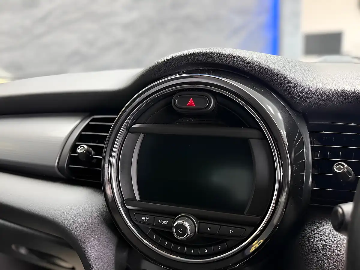 Used 2018 MINI Hatch Cooper Silver - Interior and Exterior details 14