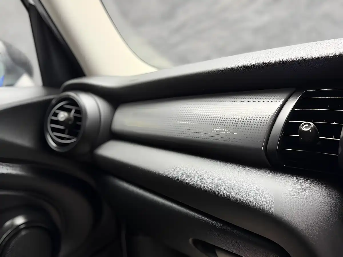 Used 2018 MINI Hatch Cooper Silver - Interior and Exterior details 16
