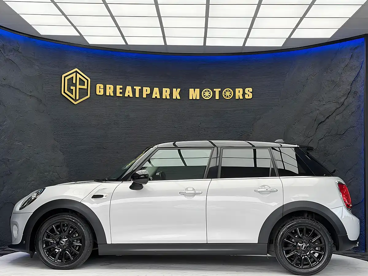 Used 2018 MINI Hatch Cooper Silver - Interior and Exterior details 8