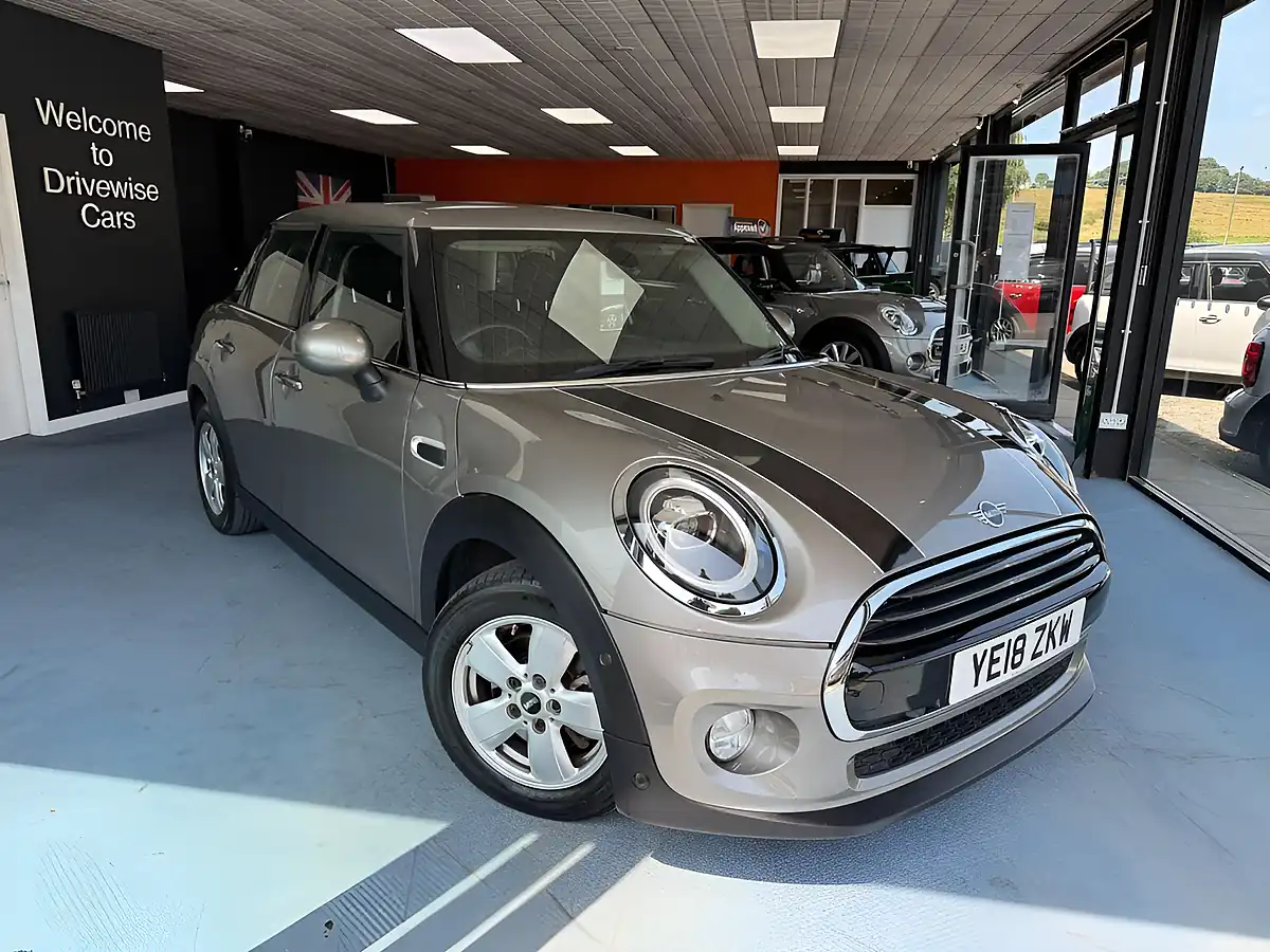 Used 2018 MINI Hatch Cooper Silver - Front View