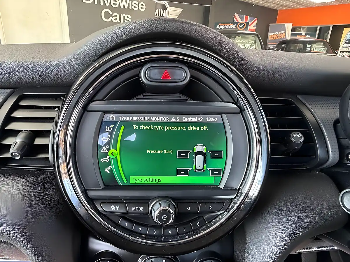 Used 2018 MINI Hatch Cooper Silver - Interior and Exterior details 13