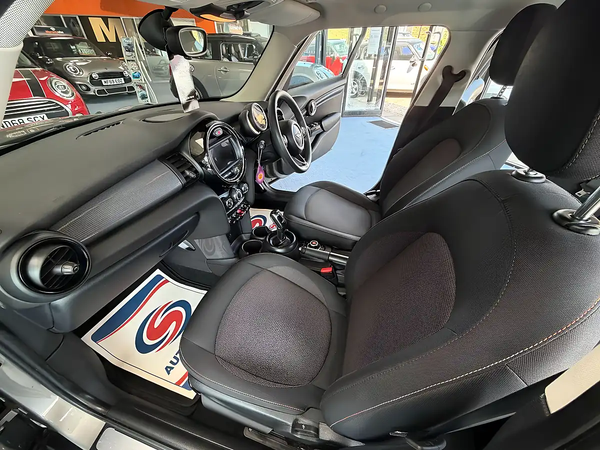 Used 2018 MINI Hatch Cooper Silver - Interior and Exterior details 16
