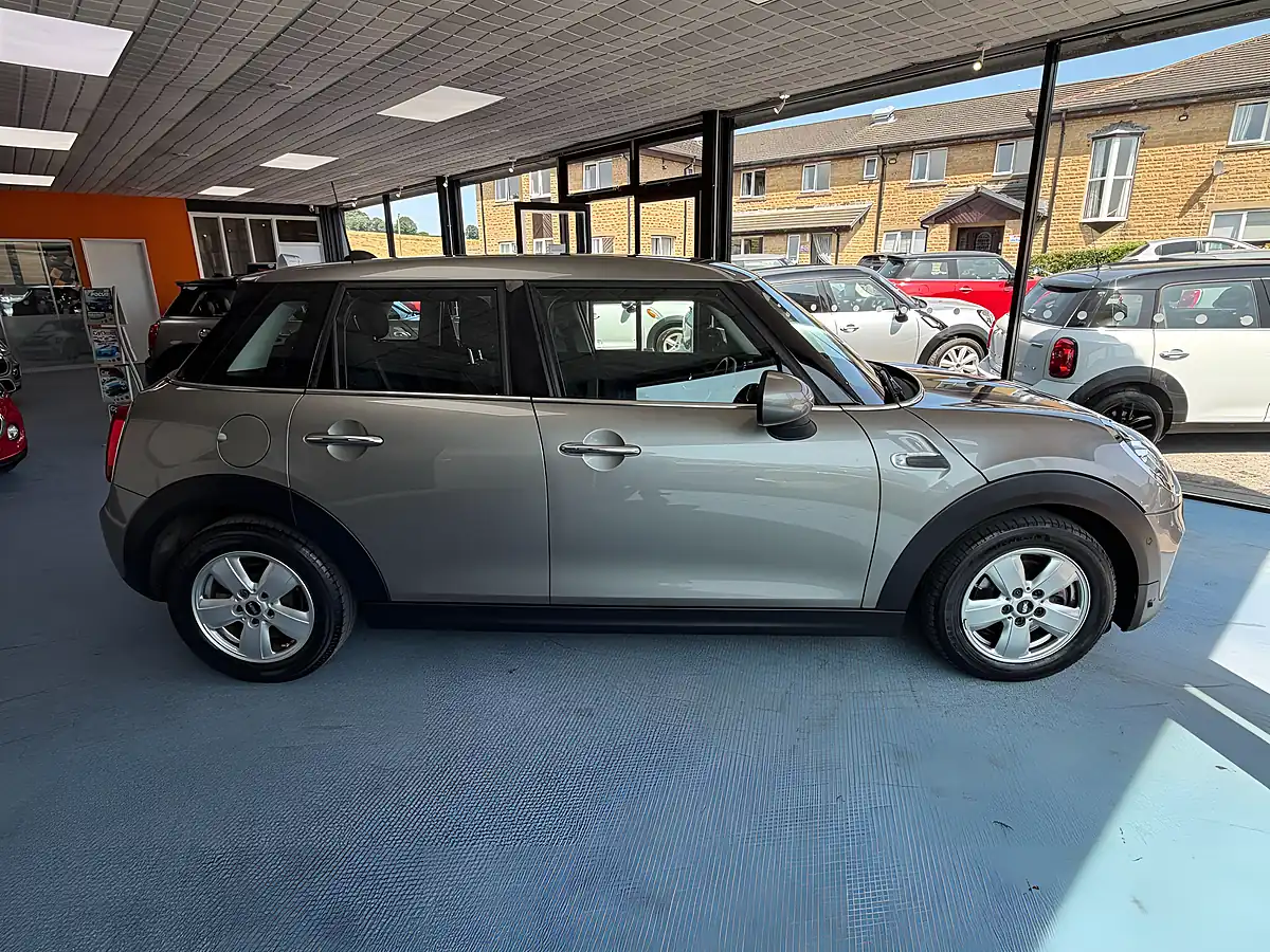 Used 2018 MINI Hatch Cooper Silver - Interior and Exterior details 2