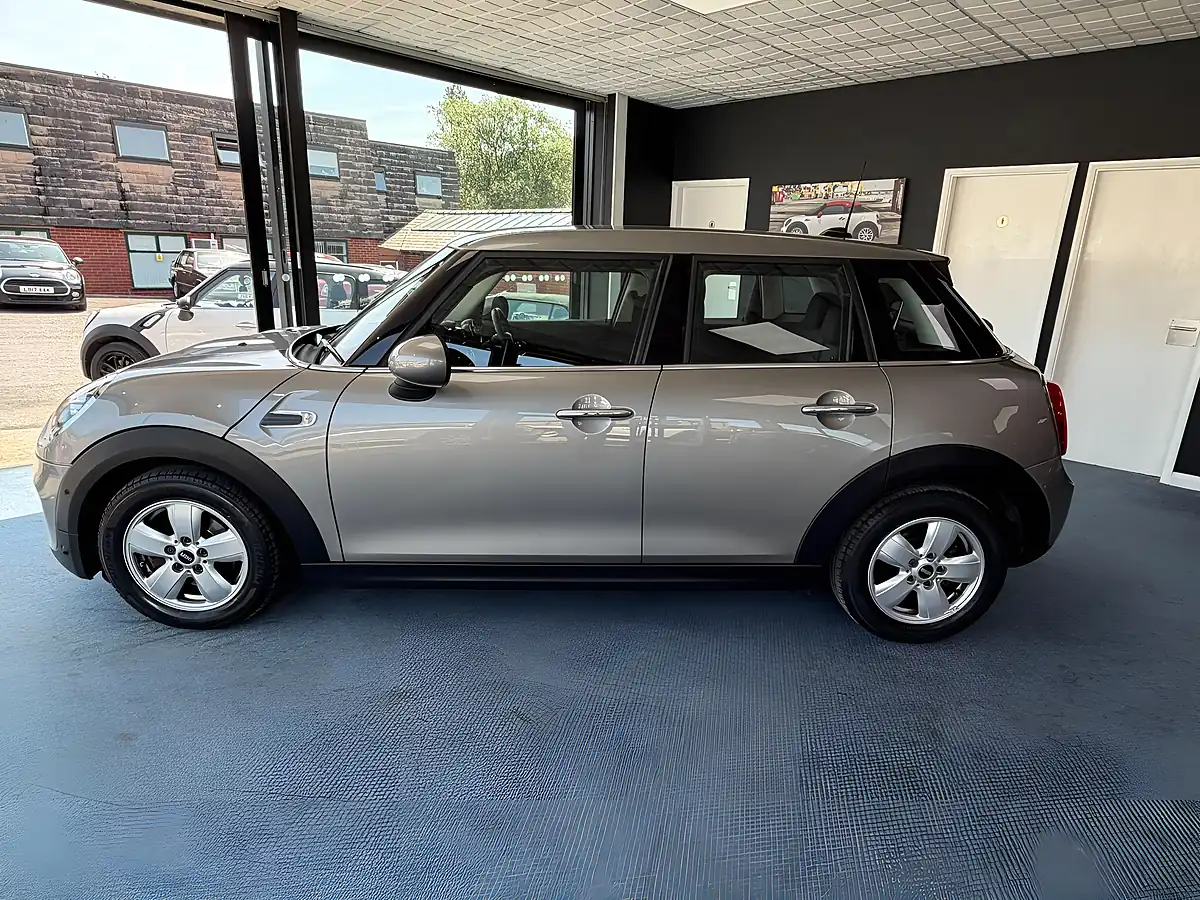 Used 2018 MINI Hatch Cooper Silver - Interior and Exterior details 6