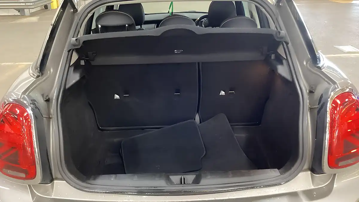 Used 2018 MINI Hatch Cooper Silver - Interior and Exterior details 11