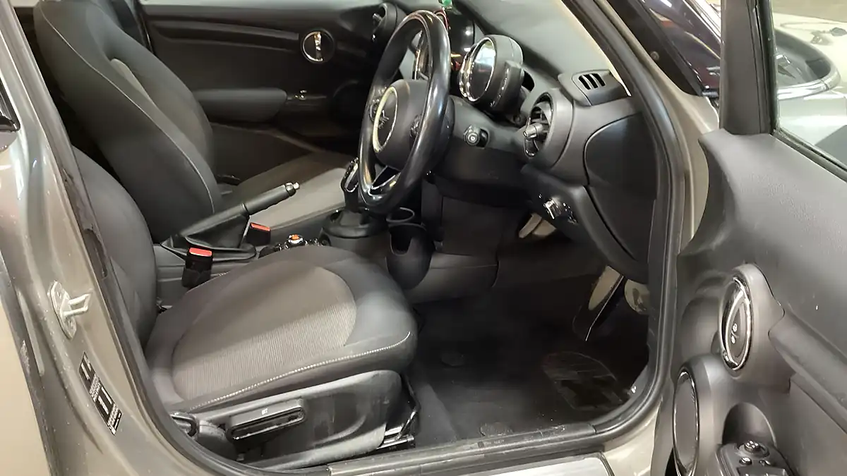 Used 2018 MINI Hatch Cooper Silver - Interior and Exterior details 13