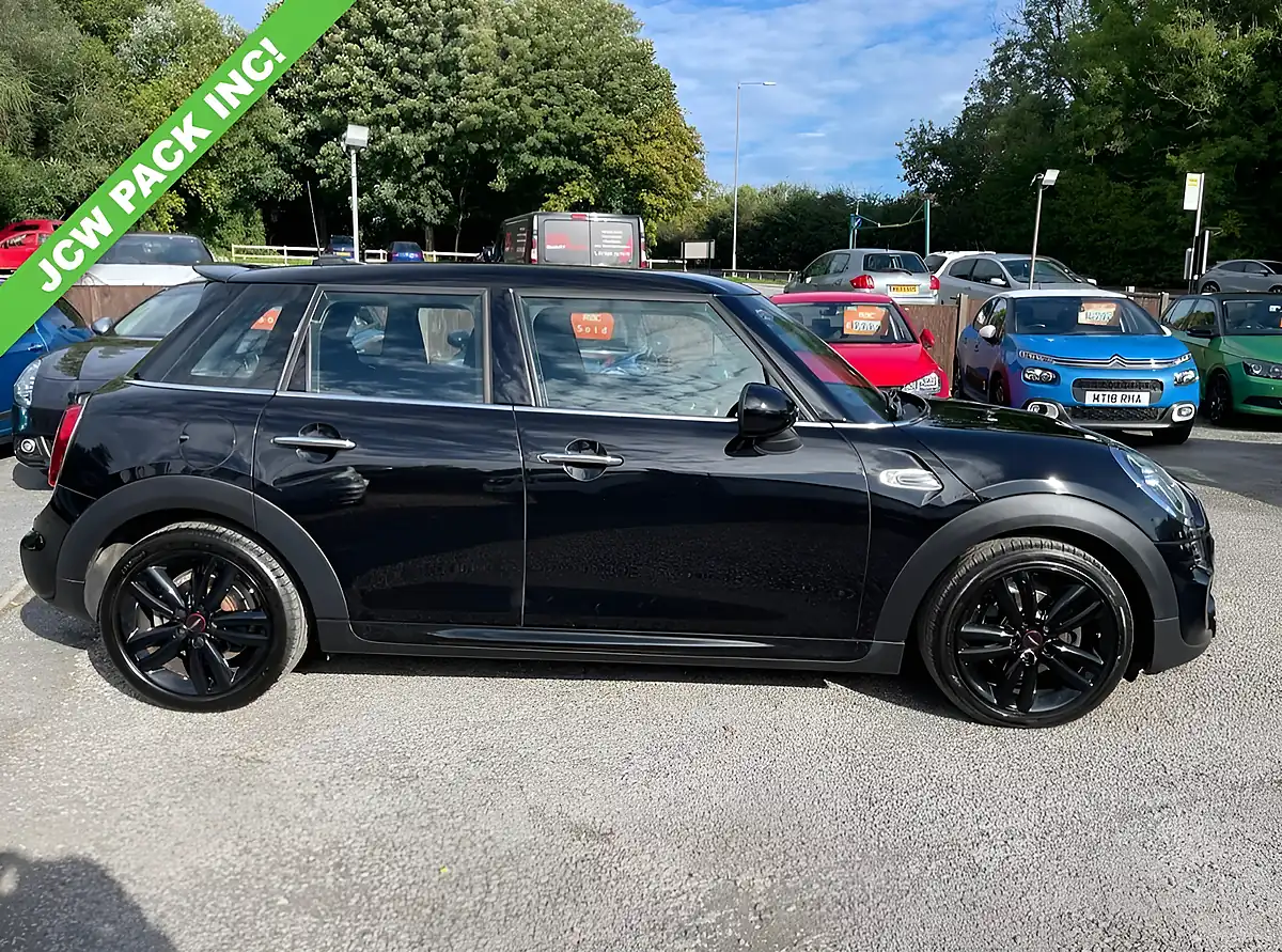 Used 2018 MINI Hatch Cooper Sport Black - Front View
