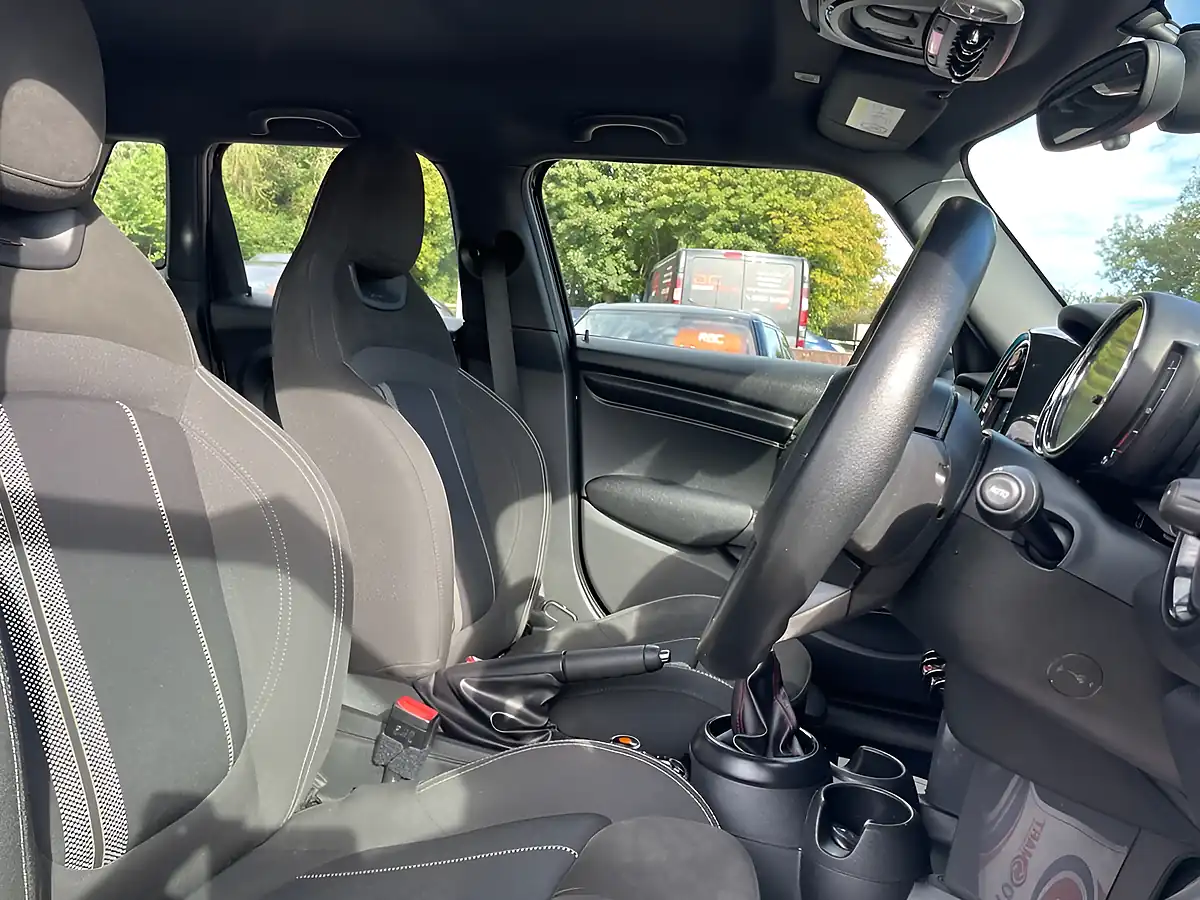 Used 2018 MINI Hatch Cooper Sport Black - Interior and Exterior details 10