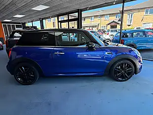 Used 2018 MINI Hatch Cooper Sport Blue - Interior and Exterior details 2