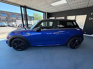 Used 2018 MINI Hatch Cooper Sport Blue - Interior and Exterior details 6