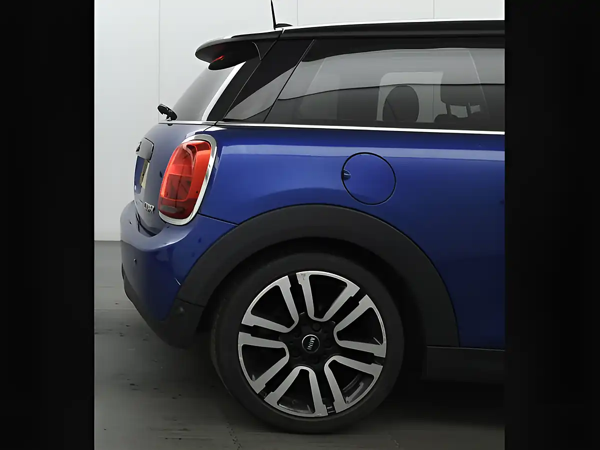 Used 2018 MINI Hatch Cooper Starlight Blue - Interior and Exterior details 15