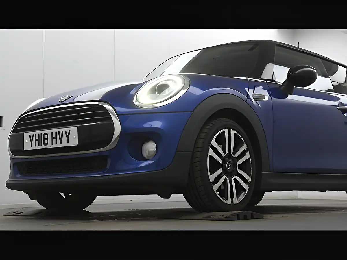 Used 2018 MINI Hatch Cooper Starlight Blue - Interior and Exterior details 19