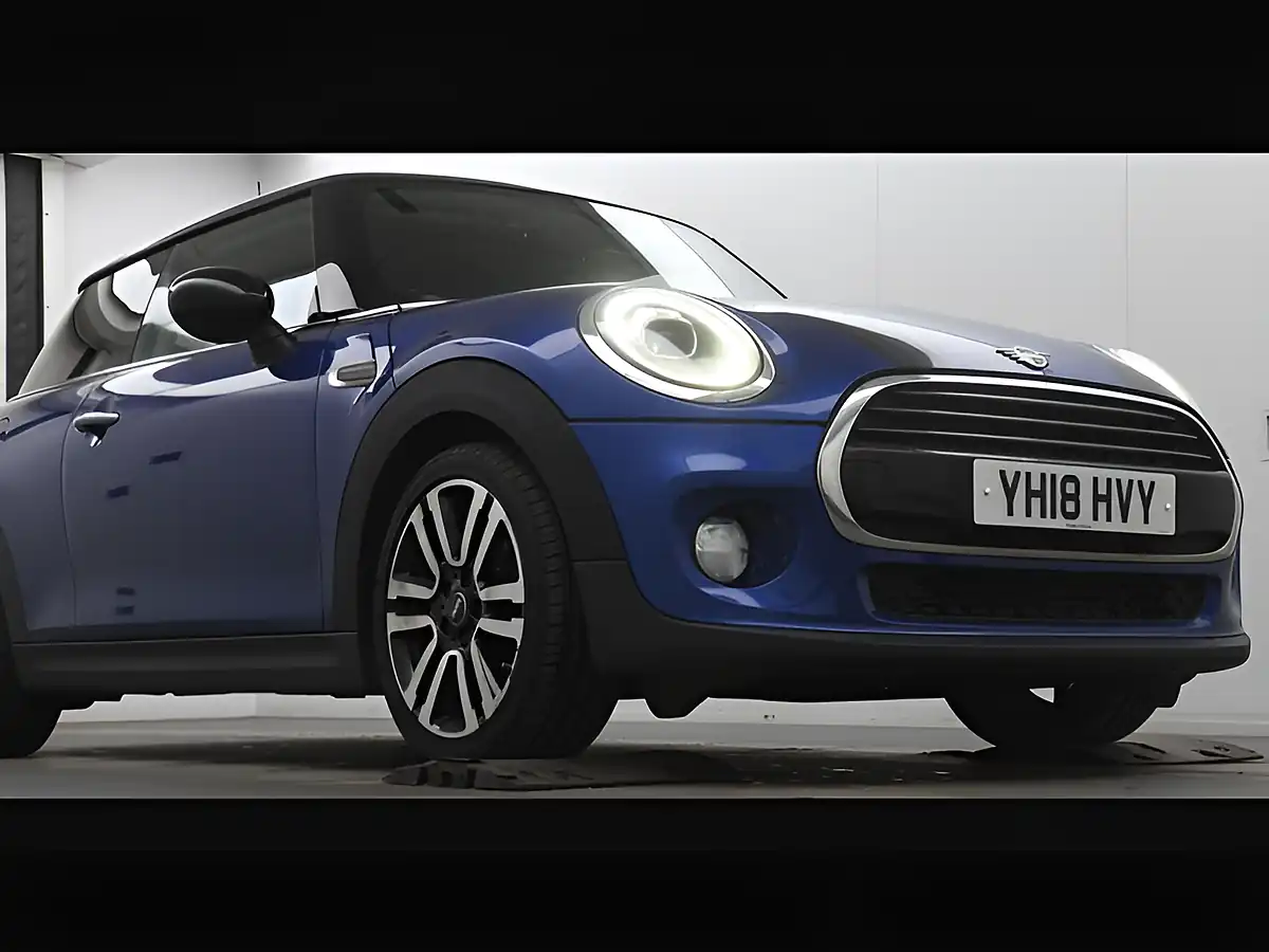 Used 2018 MINI Hatch Cooper Starlight Blue - Interior and Exterior details 5