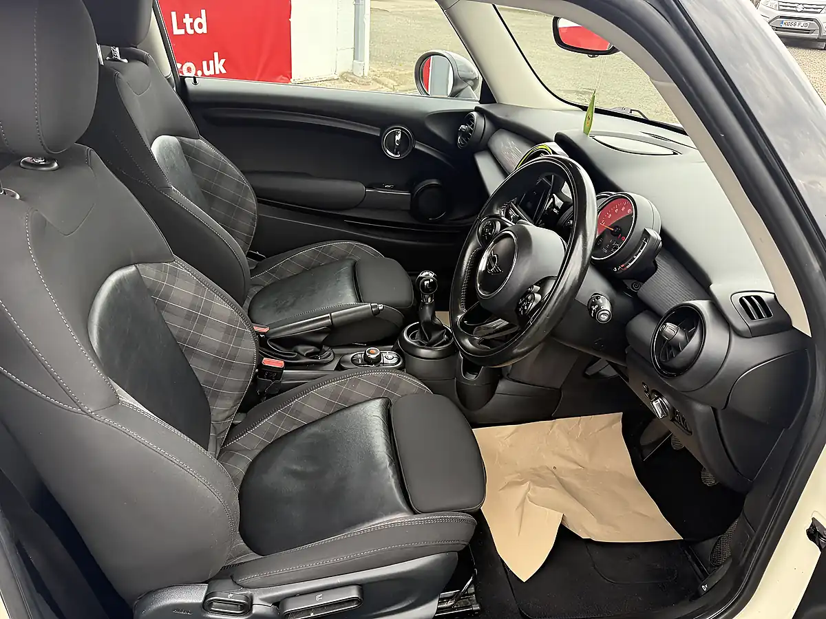 Used 2018 MINI Hatch Cooper White - Interior and Exterior details 12