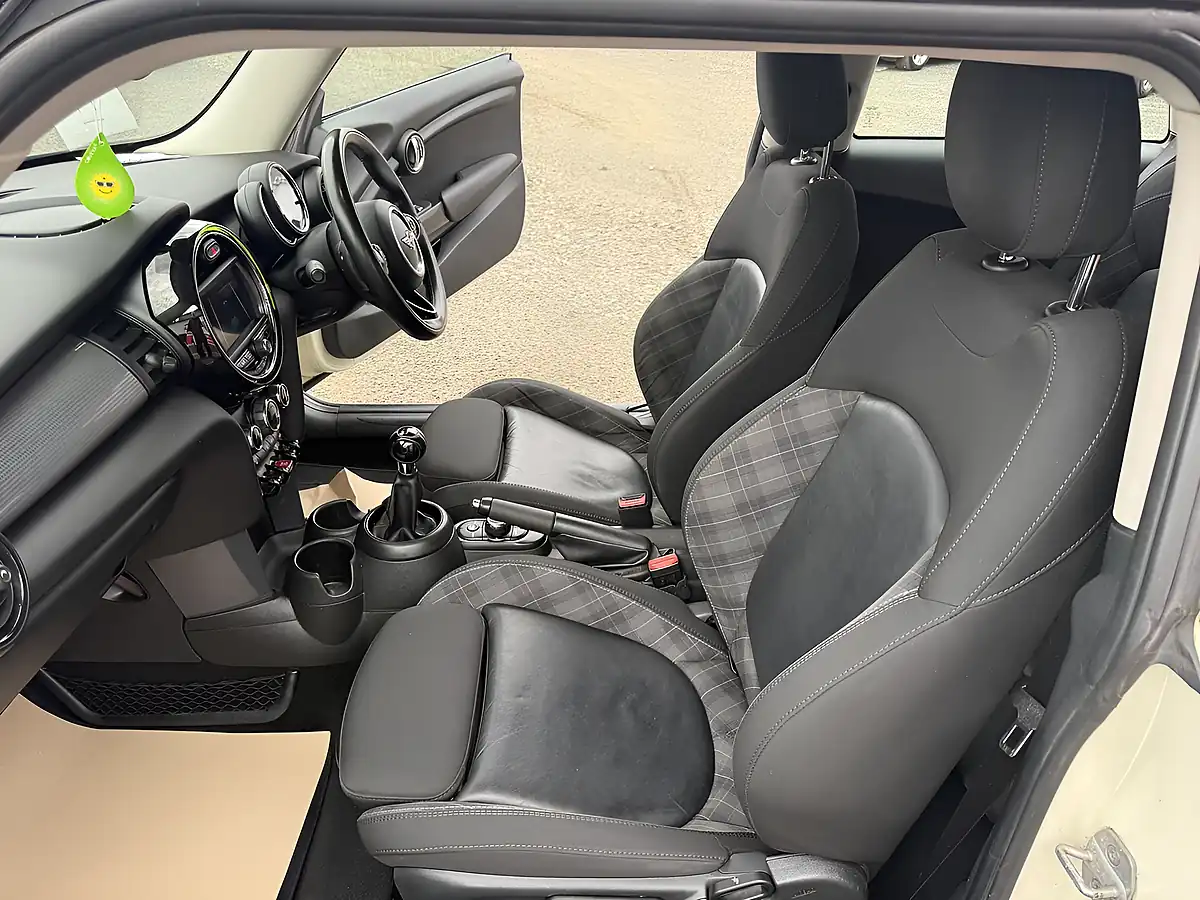 Used 2018 MINI Hatch Cooper White - Interior and Exterior details 13