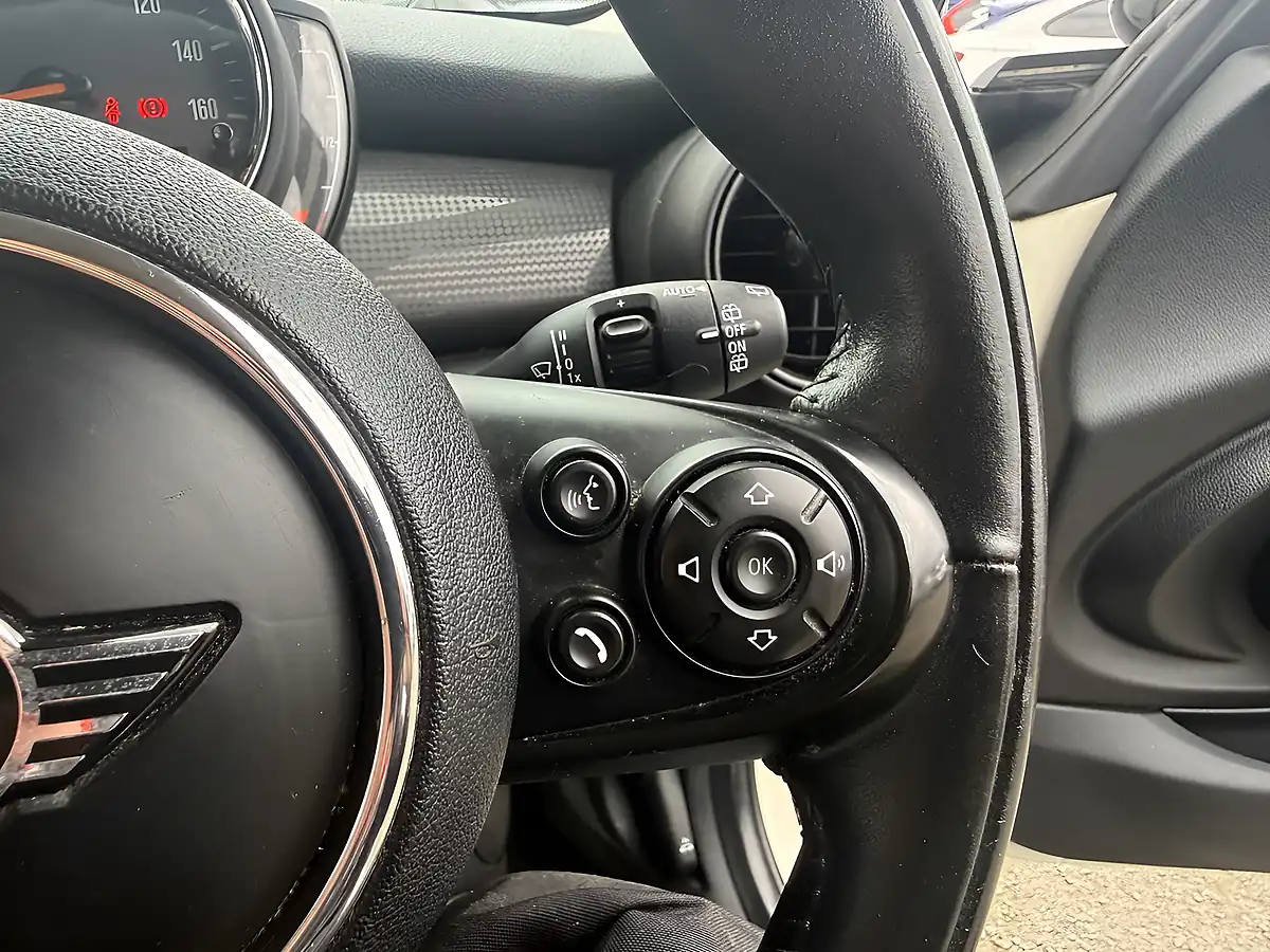 Used 2018 MINI Hatch Cooper White - Interior and Exterior details 20