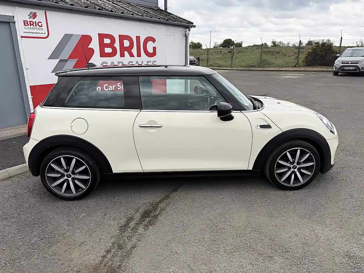 Used 2018 MINI Hatch Cooper White - Interior and Exterior details 4