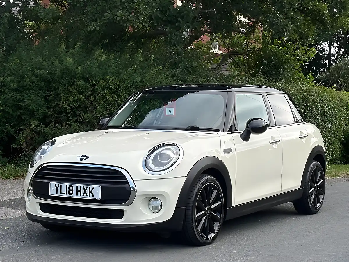 Used 2018 MINI Hatch Cooper White - Front View
