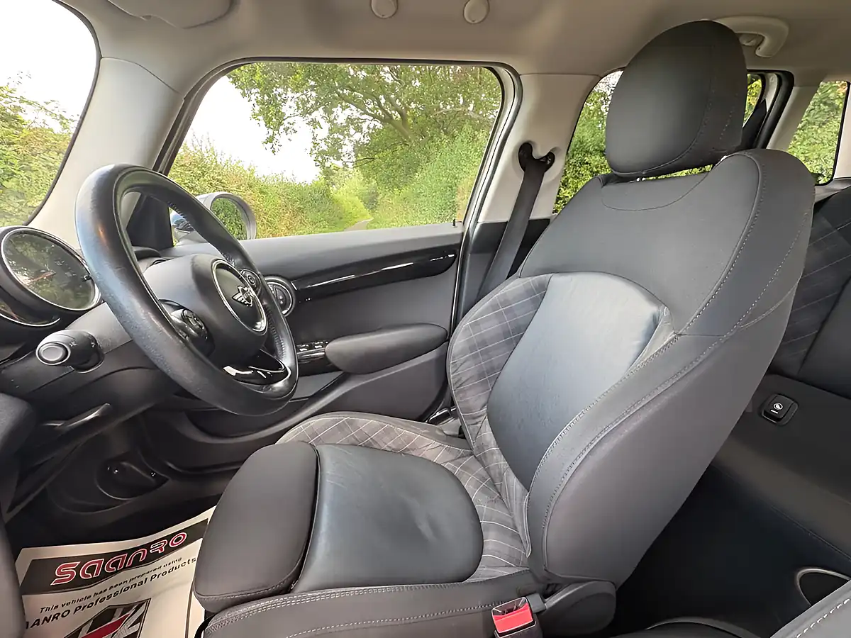 Used 2018 MINI Hatch Cooper White - Interior and Exterior details 10