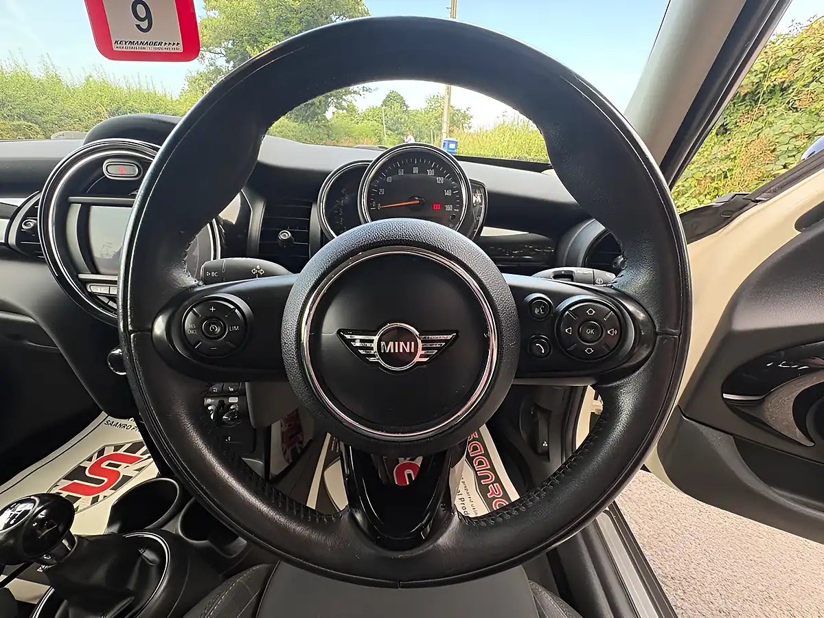 Used 2018 MINI Hatch Cooper White - Interior and Exterior details 12