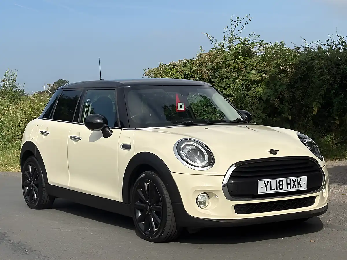 Used 2018 MINI Hatch Cooper White - Interior and Exterior details 3