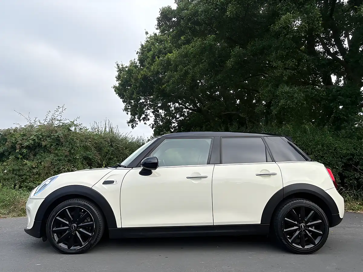 Used 2018 MINI Hatch Cooper White - Interior and Exterior details 4