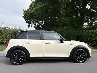 Used 2018 MINI Hatch Cooper White - Interior and Exterior details 5