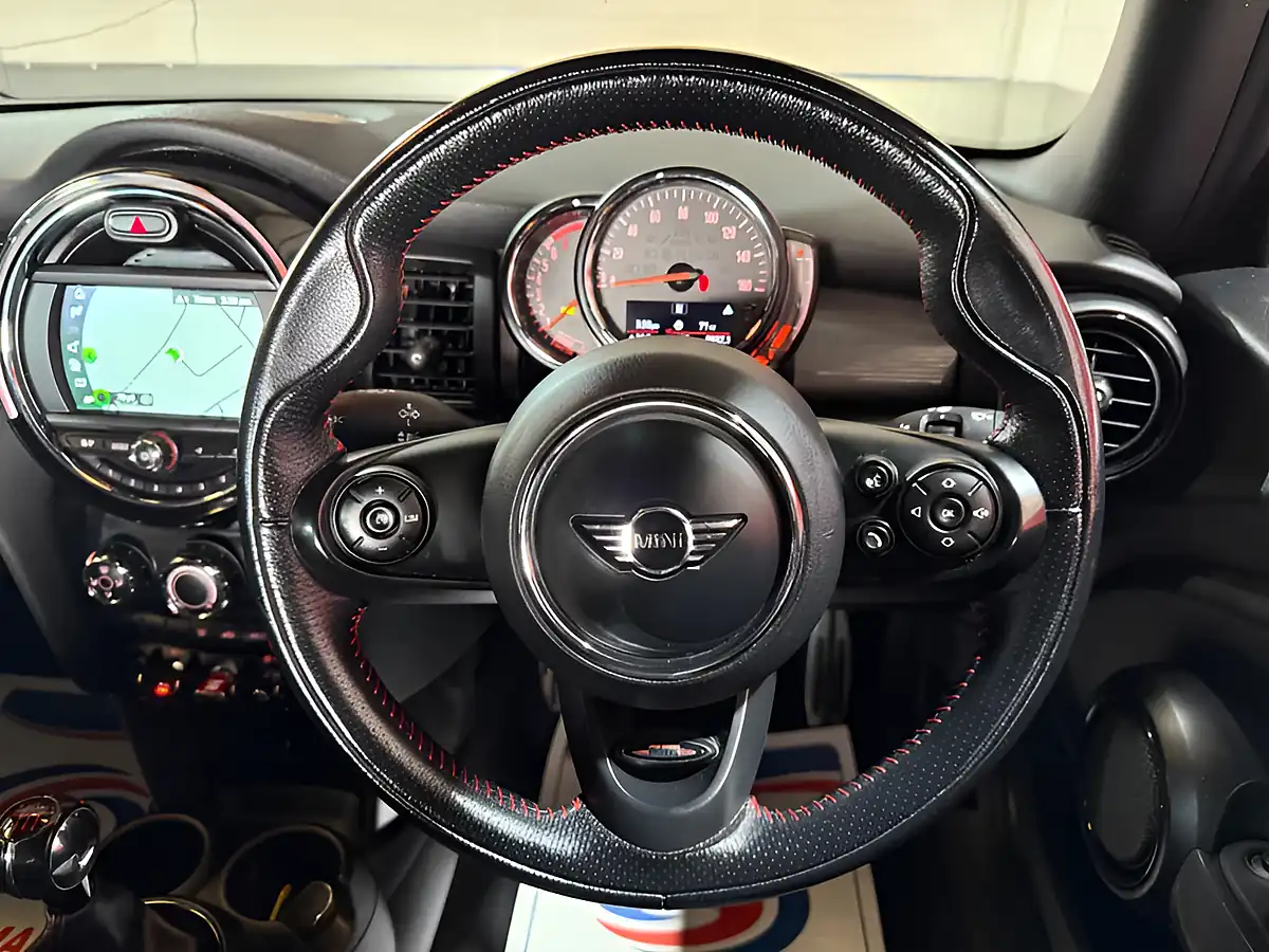Used 2018 MINI Hatch Cooper White - Interior and Exterior details 15