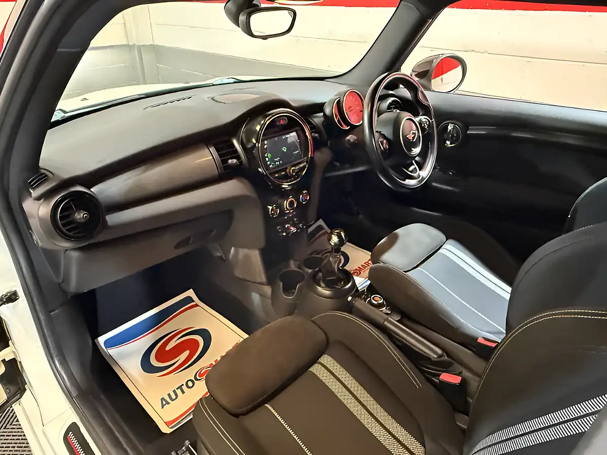 Used 2018 MINI Hatch Cooper White - Interior and Exterior details 16