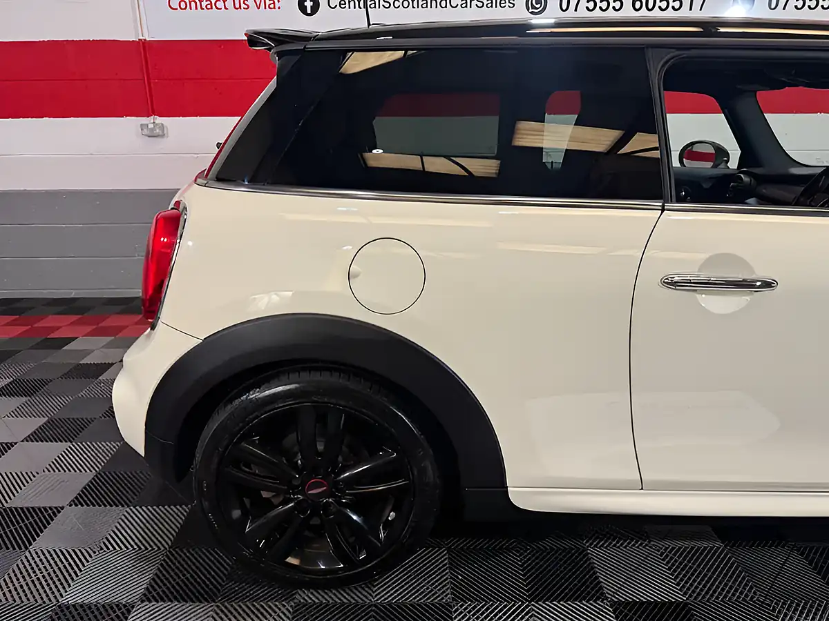 Used 2018 MINI Hatch Cooper White - Interior and Exterior details 17