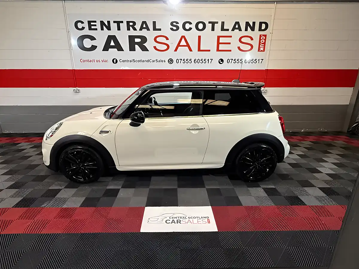 Used 2018 MINI Hatch Cooper White - Interior and Exterior details 4