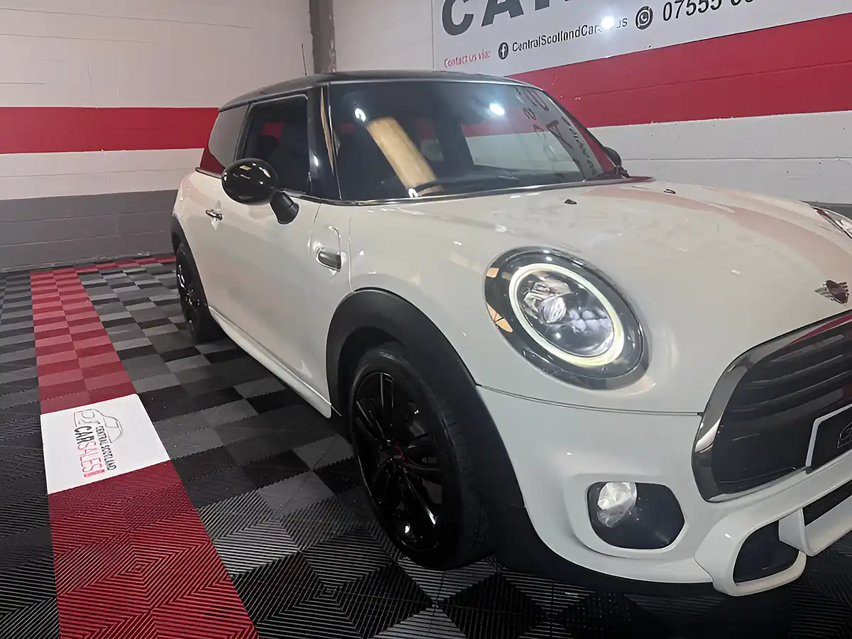 Used 2018 MINI Hatch Cooper White - Interior and Exterior details 5