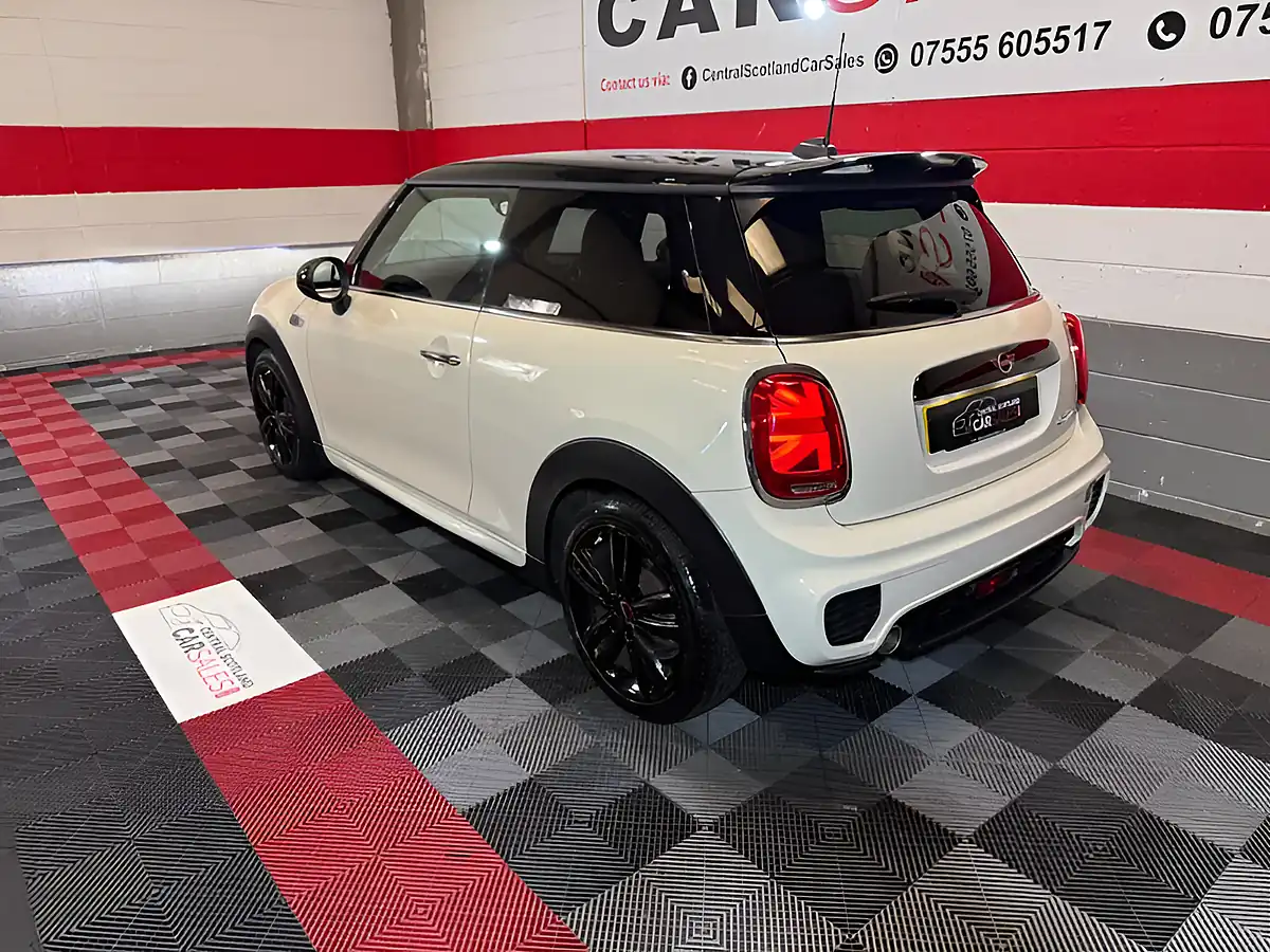 Used 2018 MINI Hatch Cooper White - Interior and Exterior details 9