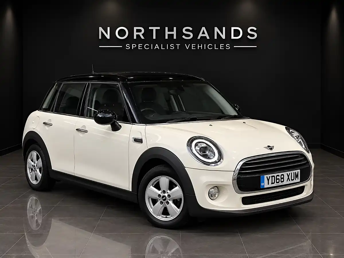 Used 2018 MINI Hatch Cooper White - Front View