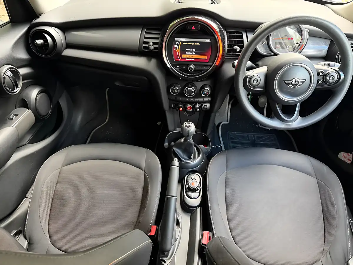 Used 2018 MINI Hatch Cooper White - Interior and Exterior details 10